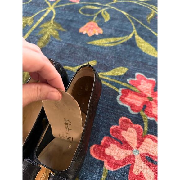 Salvatore Ferragamo Leather Vara Bow Heels Size 5 - Picture 9 of 9